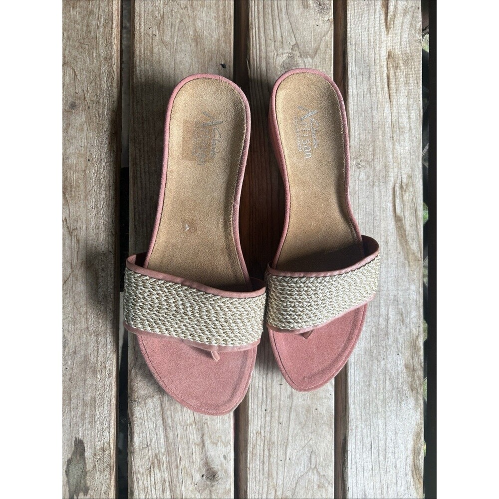 CLARKS Artisan 9.5 Pink Thongs Low Wedge Sandals Gold Accents